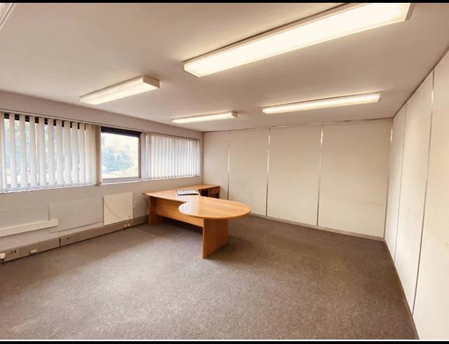 238M² BUILDING TO LET IN SANLAMHOF